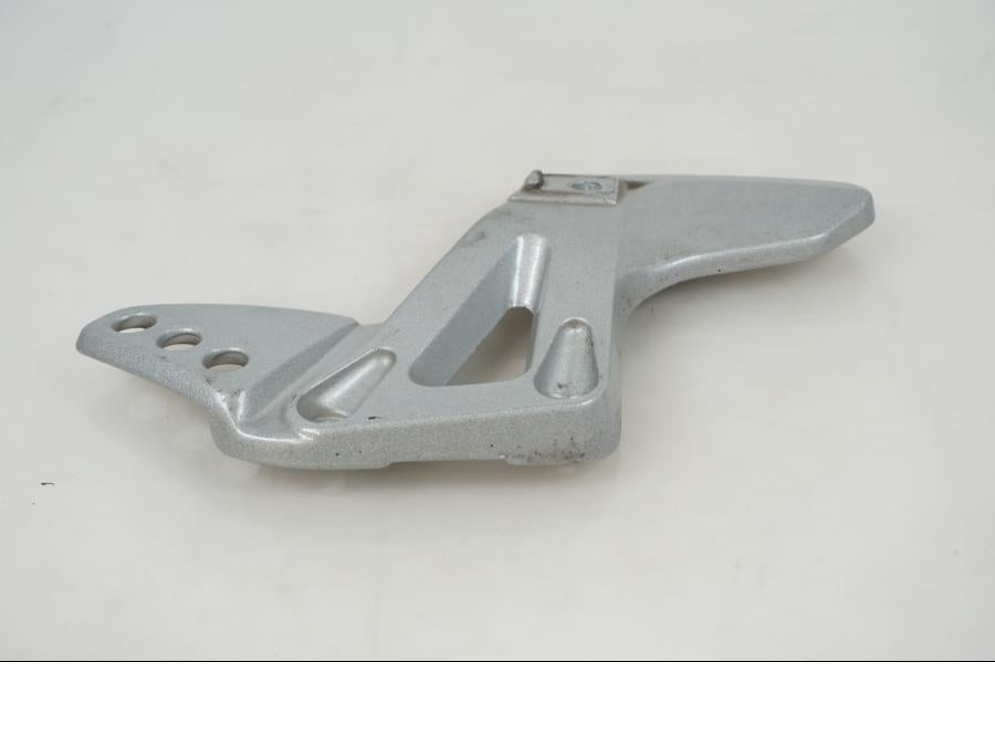 Baksidan på Fotpinnefäste från en BMW F 650 -1998 motorcykel.