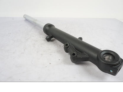 Framsidan på Gaffelben från en Kawasaki ER-6N -2012 motorcykel.