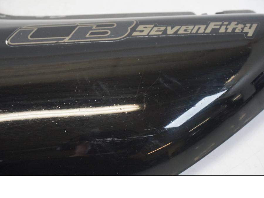 Baksidan på Sidopanel från en Honda CB 750 -2002 motorcykel.
