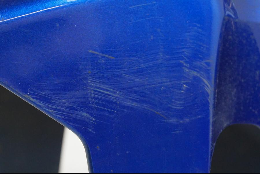 Snett uppifrån på Framskärm från en Suzuki SV 650 S -2005 motorcykel.