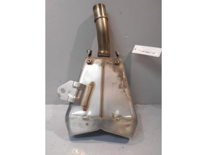 Snett uppifrån på Ljuddämpare från en Kawasaki Z 1000 -2014 motorcykel.