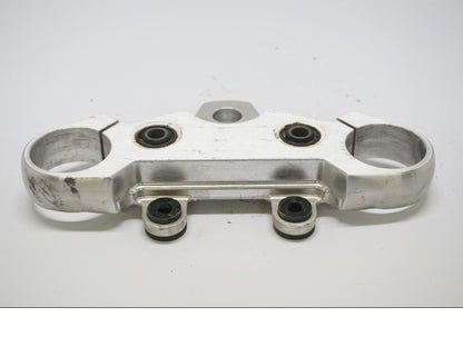 Framsidan på Gaffelkrona från en Suzuki VZ 800 -1998 motorcykel.