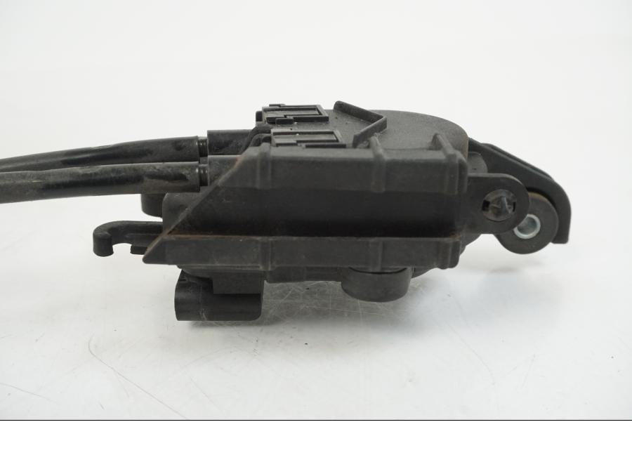 Vänster sida på Avgasspjällmotor från en BMW S 1000 R -2019 motorcykel.