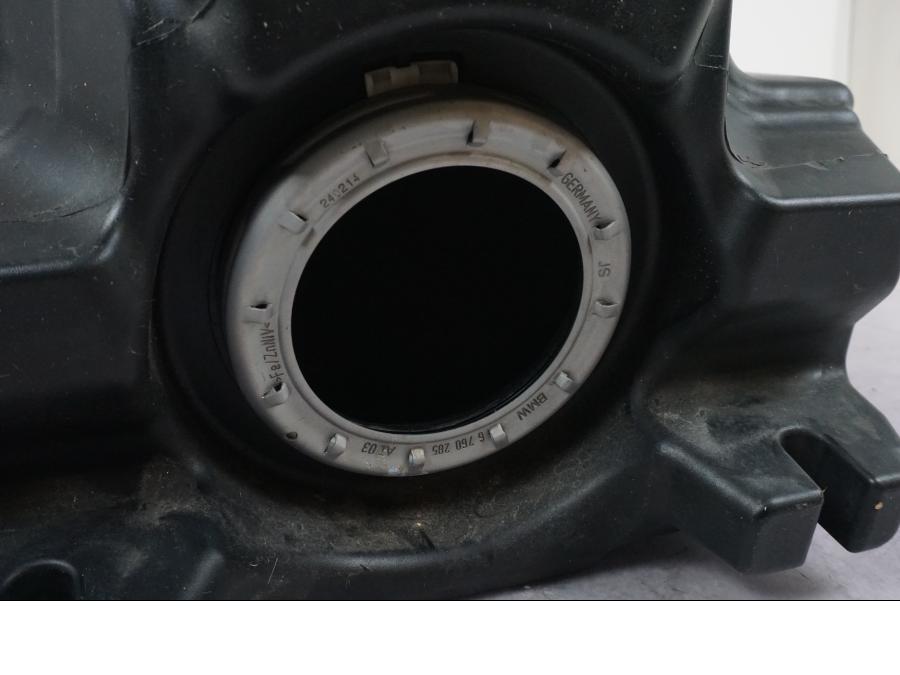 Snett uppifrån på Bensintank från en BMW K 1600 GTL -2015 motorcykel.