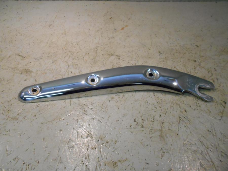 Framsidan på Bakskärmstag från en Triumph Speedmaster -2010 motorcykel.