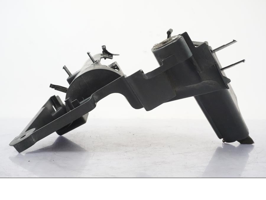 Höger sida på Plast från en Yamaha XVS 1100 -2000 motorcykel.