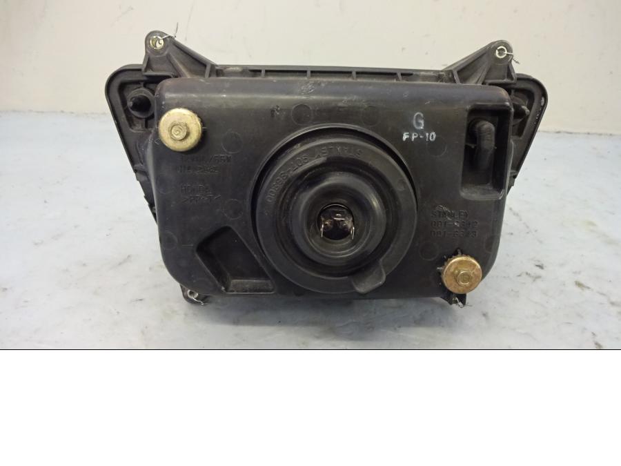 Baksidan på Strålkastare från en Honda VTR 1000 F -1997 motorcykel.