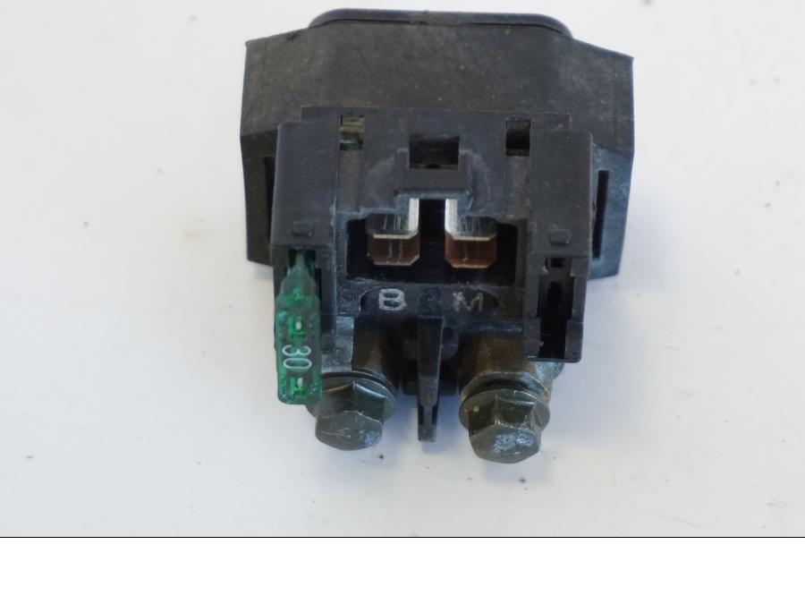 Höger sida på Startrelä från en Yamaha YZF 1000 R -1997 motorcykel.