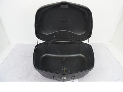 Snett nerifrån på Topbox från en Triumph Tiger -2009 motorcykel.