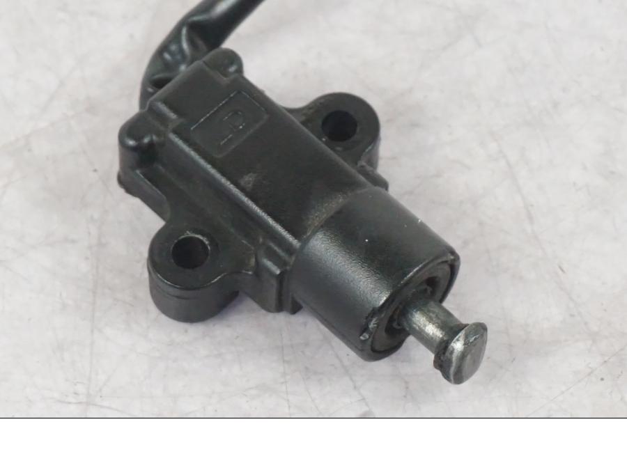 Baksidan på Sidostödsbrytare från en Yamaha MT-09 -2016 motorcykel.