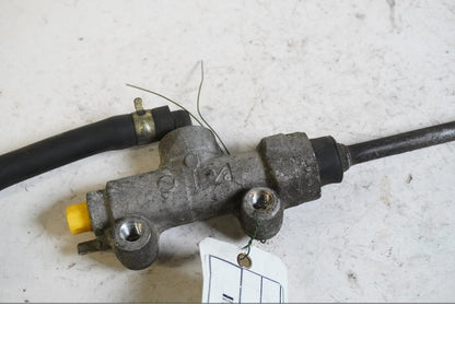 Höger sida på Bromshuvudcylinder från en Kawasaki KLE 500 -1991 motorcykel.