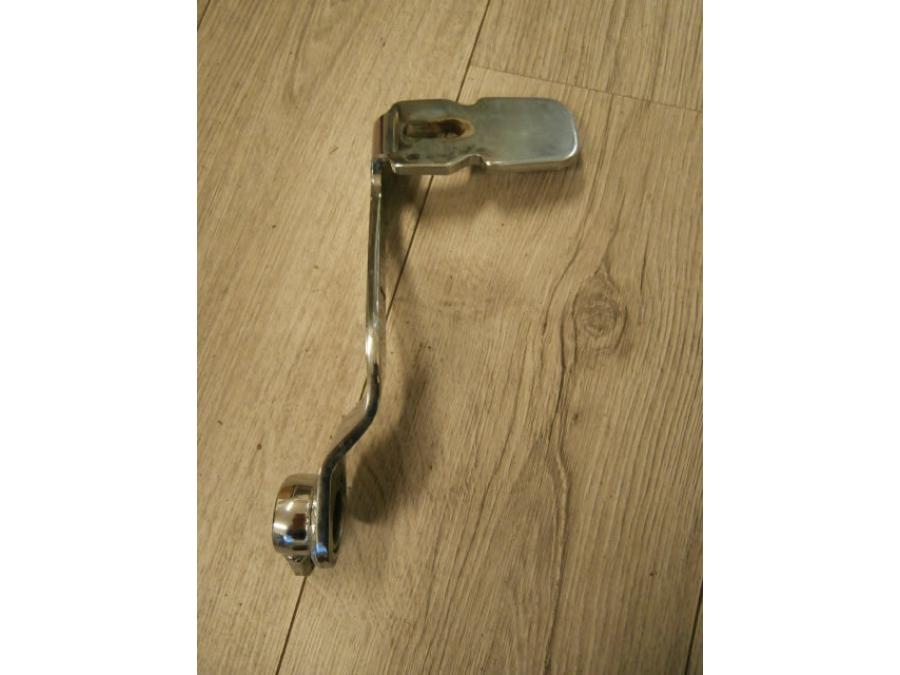 Vänster sida på Bromspedal från en H-D Dyna Switchback FLD -2012 motorcykel.