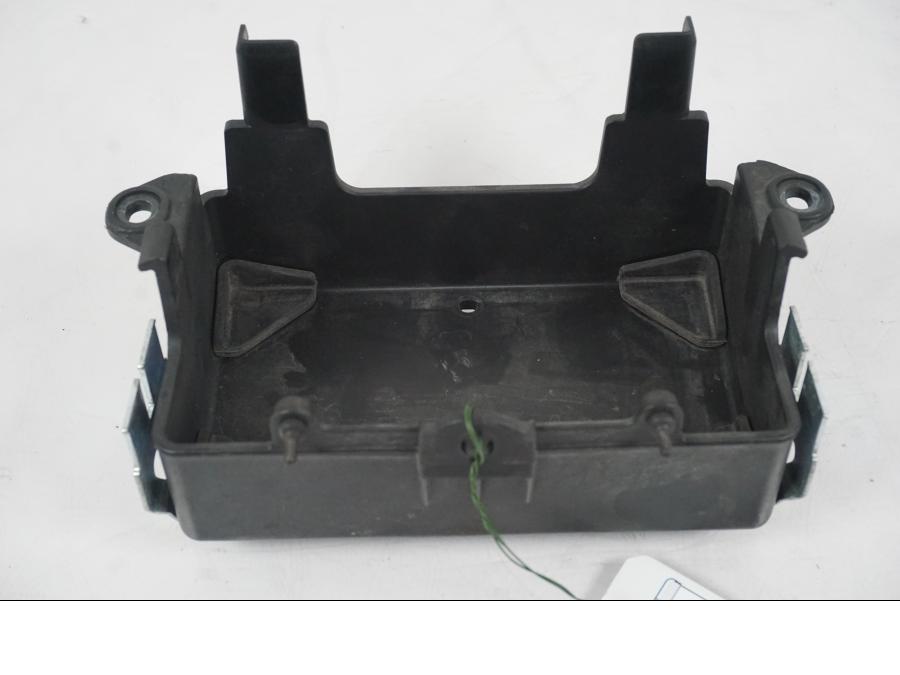 Framsidan på Batterihållare från en MV Agusta Dragster -2014 motorcykel.