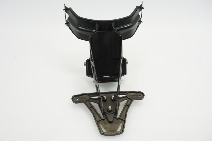 Snett uppifrån på Skylthållare från en Triumph Daytona 675 -2010 motorcykel.