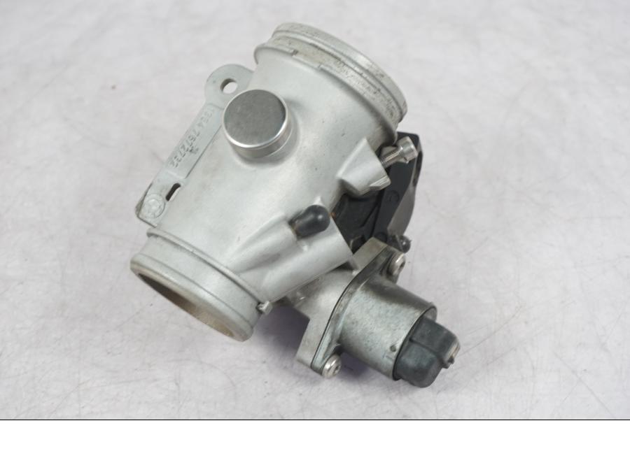 Framsidan på Spjällhus från en BMW R 1200 GS -2005 motorcykel.