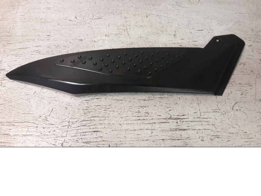 Framsidan på Bensintankskåpa från en Yamaha YZF 1000 R1 -2003 motorcykel.