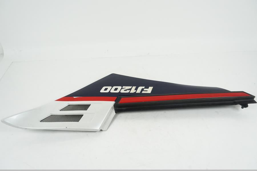 Snett nerifrån på Sidopanel från en Yamaha FJ 1200 -1986 motorcykel.