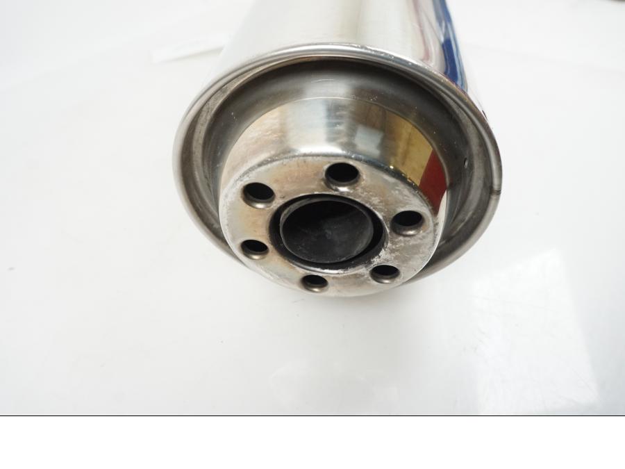 Höger sida på Ljuddämpare från en Honda CBR 1100 XX -2000 motorcykel.