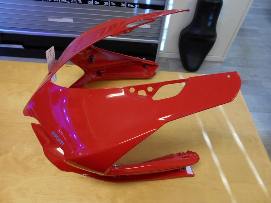 Baksidan på Toppkåpa från en Ducati 899 Panigale -2014 motorcykel.