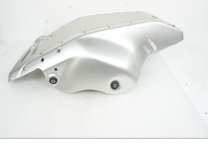 Höger sida på Motorskyddskåpa från en Ducati Desert X -2023 motorcykel.