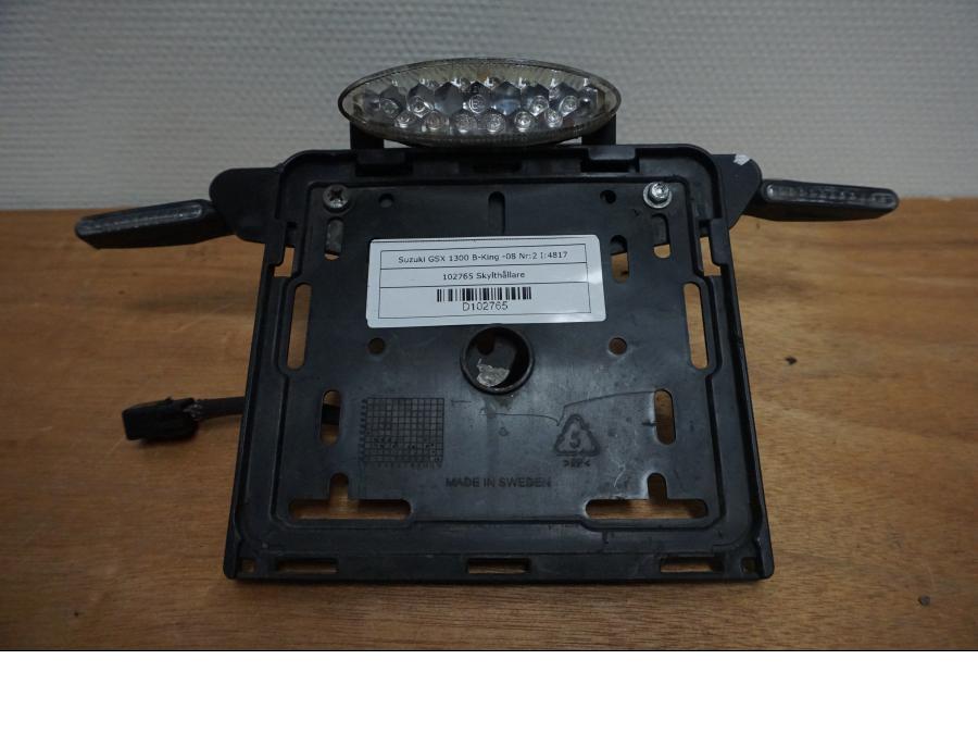 Framsidan på Skylthållare från en Suzuki GSX 1300 BK -2008 motorcykel.