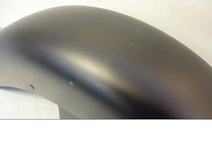 Snett nerifrån på Framskärm från en Indian Chieftain Dark Horse -2018 motorcykel.