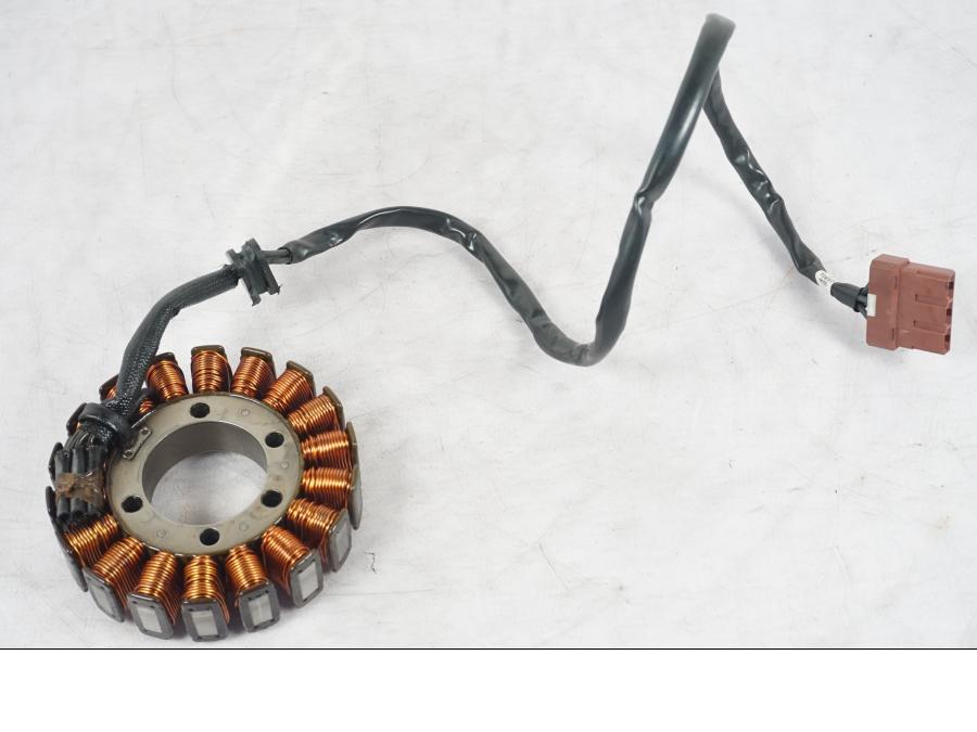 Framsidan på Generator från en KTM 690 Duke -2015 motorcykel.