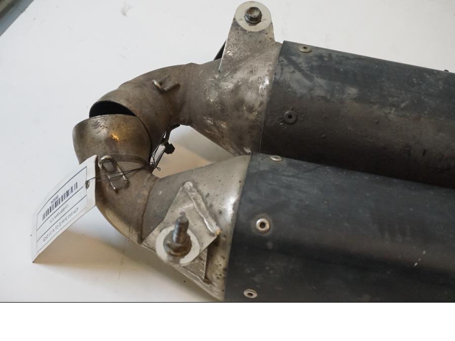 Framsidan på Ljuddämpare från en KTM 640 Duke -2001 motorcykel.