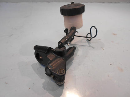 Framsidan på Bromshuvudcylinder från en Yamaha TRX 850 -1996 motorcykel.