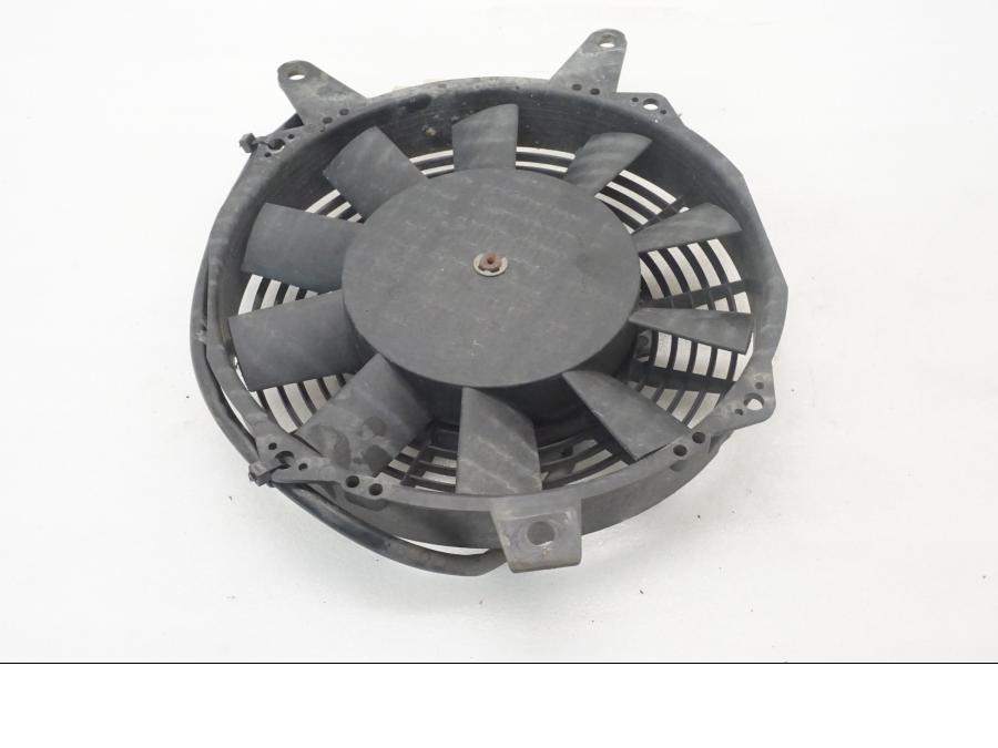 Baksidan på Vattenkylfläkt från en Triumph Legend TT -2000 motorcykel.