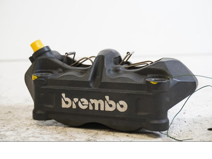 Framsidan på Bromsok från en KTM 990 Super Duke R -2010 motorcykel.