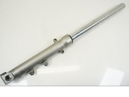 Framsidan på Gaffelben från en Honda CB 750 -2002 motorcykel.