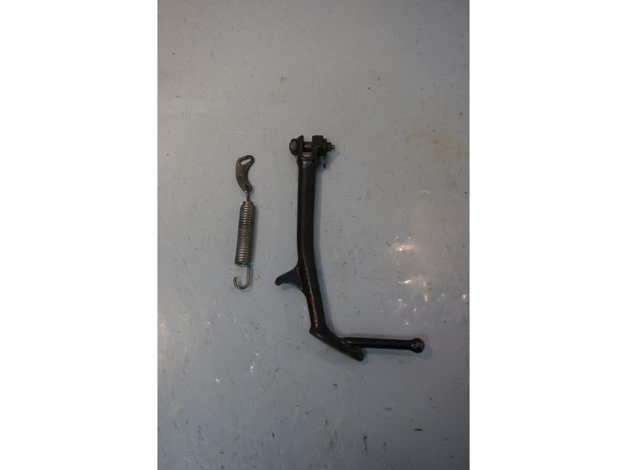 Framsidan på Sidostöd från en Yamaha V-MAX 1200 -2001 motorcykel.