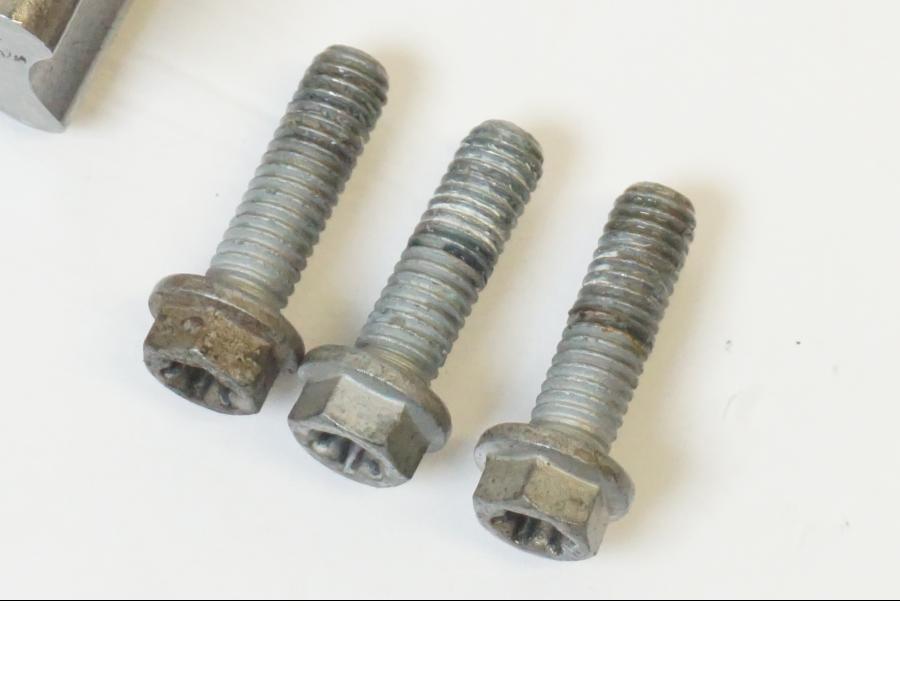 Höger sida på Oljepump från en KTM 1190 Adventure -2015 motorcykel.