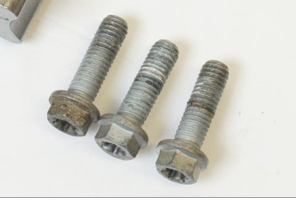 Höger sida på Oljepump från en KTM 1190 Adventure -2015 motorcykel.