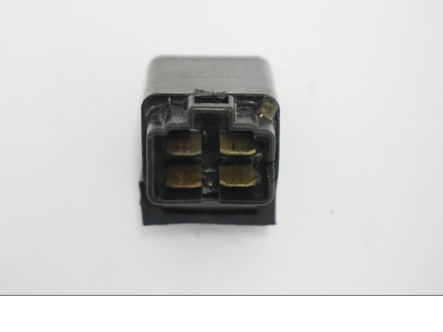 Extrabild1 på Relä från en Suzuki DL 1000 -2003 motorcykel.