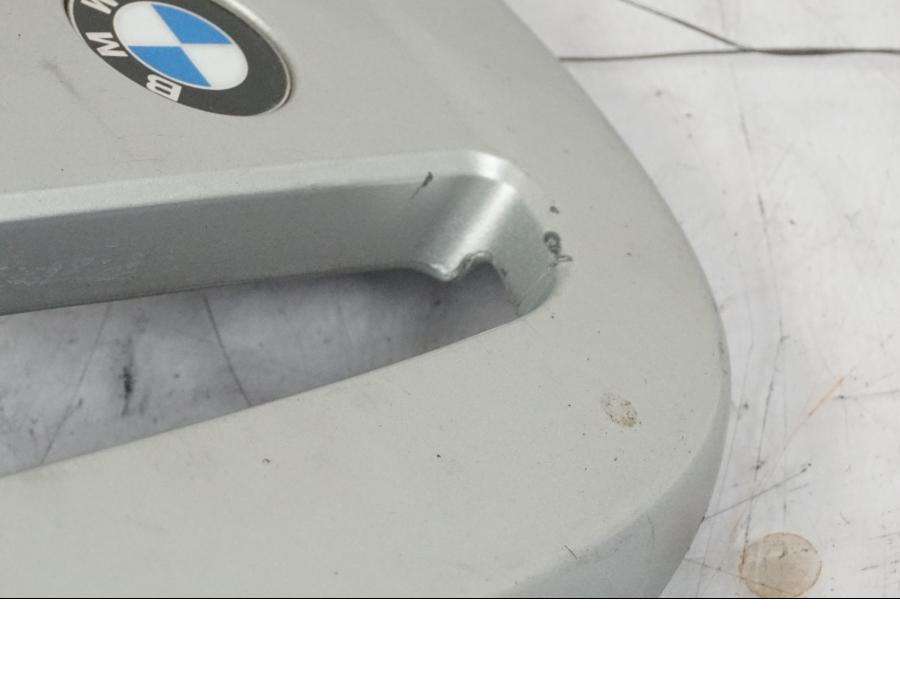 Vänster sida på Pakethållare från en BMW R 850 R -2004 motorcykel.