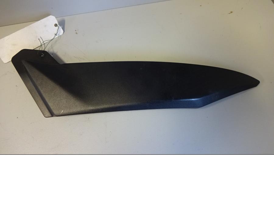 Framsidan på Bensintankskåpa från en Yamaha YZF 1000 R1 -2002 motorcykel.