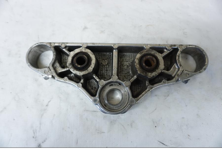 Snett uppifrån på Gaffelkrona från en Yamaha XVS 1100 -2000 motorcykel.