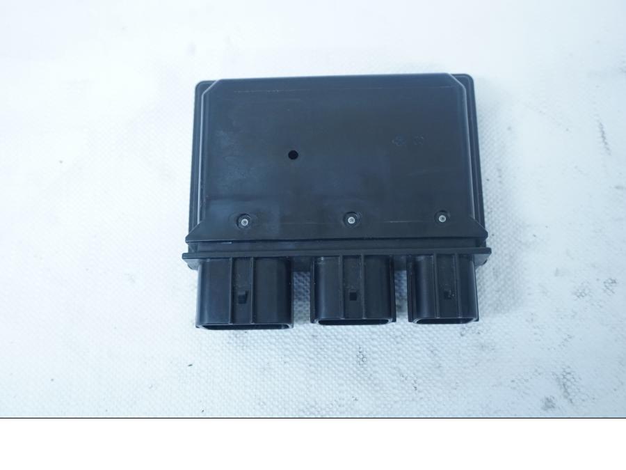 Framsidan på Reläbox från en Kawasaki Ninja 650 -2018 motorcykel.