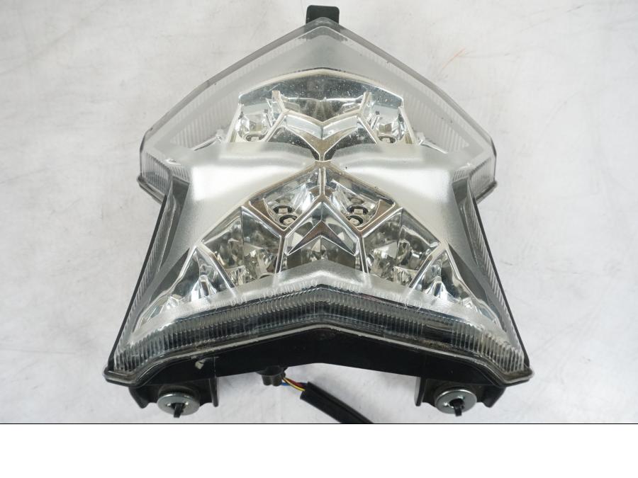 Snett uppifrån på Baklampa från en Kawasaki Z 900 -2019 motorcykel.