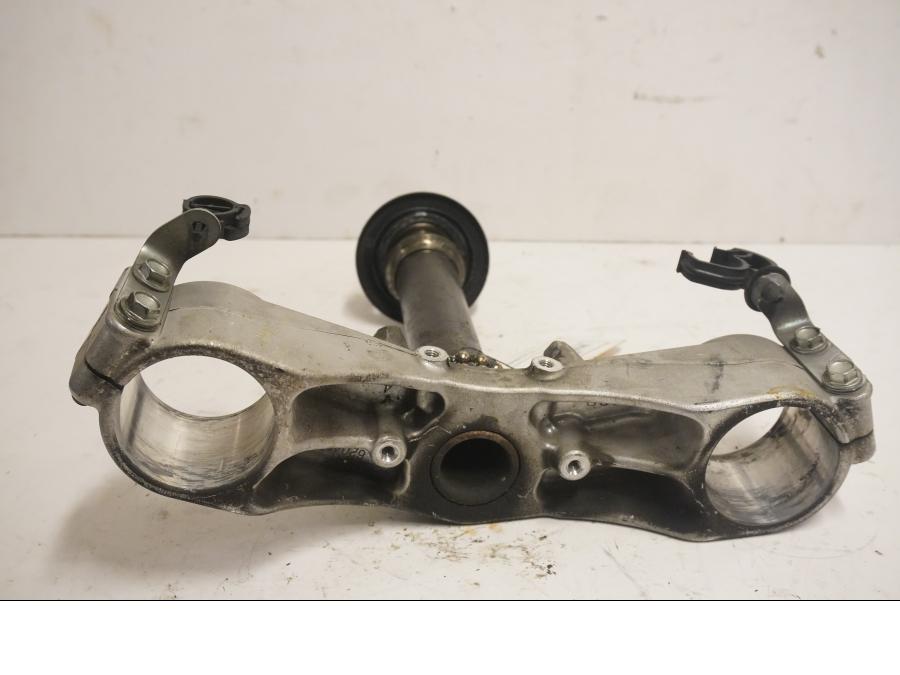 Baksidan på Gaffelkrona från en Kawasaki GTR 1400 -2008 motorcykel.