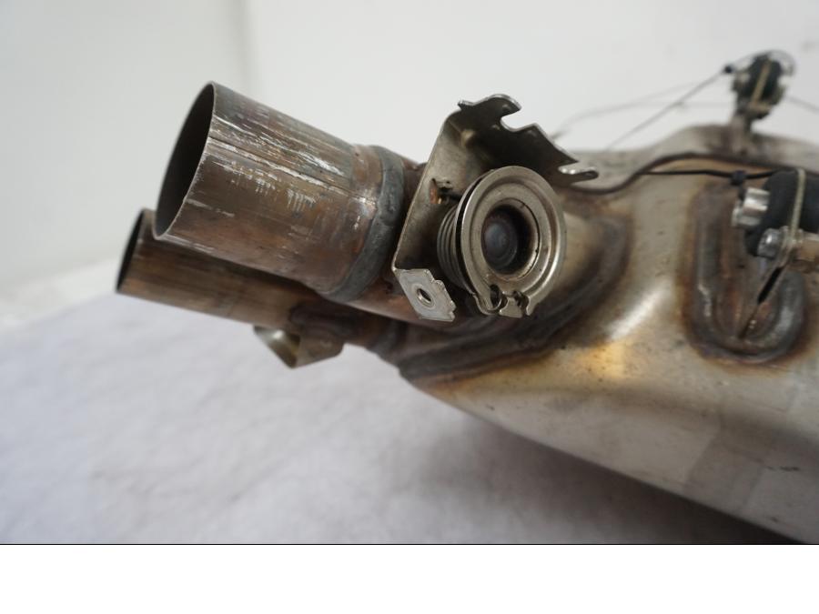 Höger sida på Grenrör från en BMW S 1000 XR -2019 motorcykel.