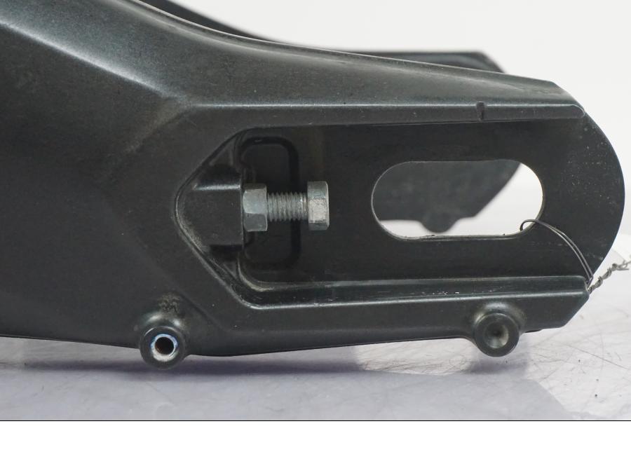 Vänster sida på Sving från en Yamaha MT-09 -2016 motorcykel.