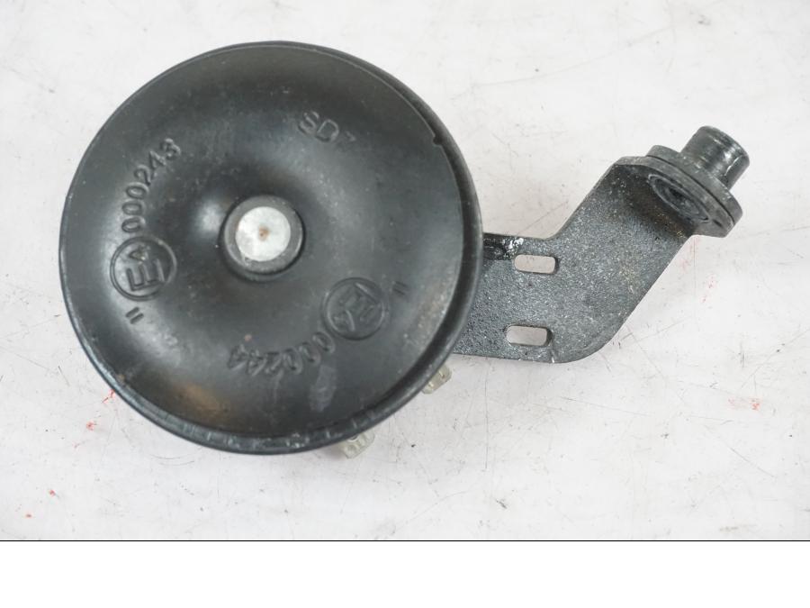 Framsidan på Signalhorn / Tuta från en KTM 690 Duke -2015 motorcykel.