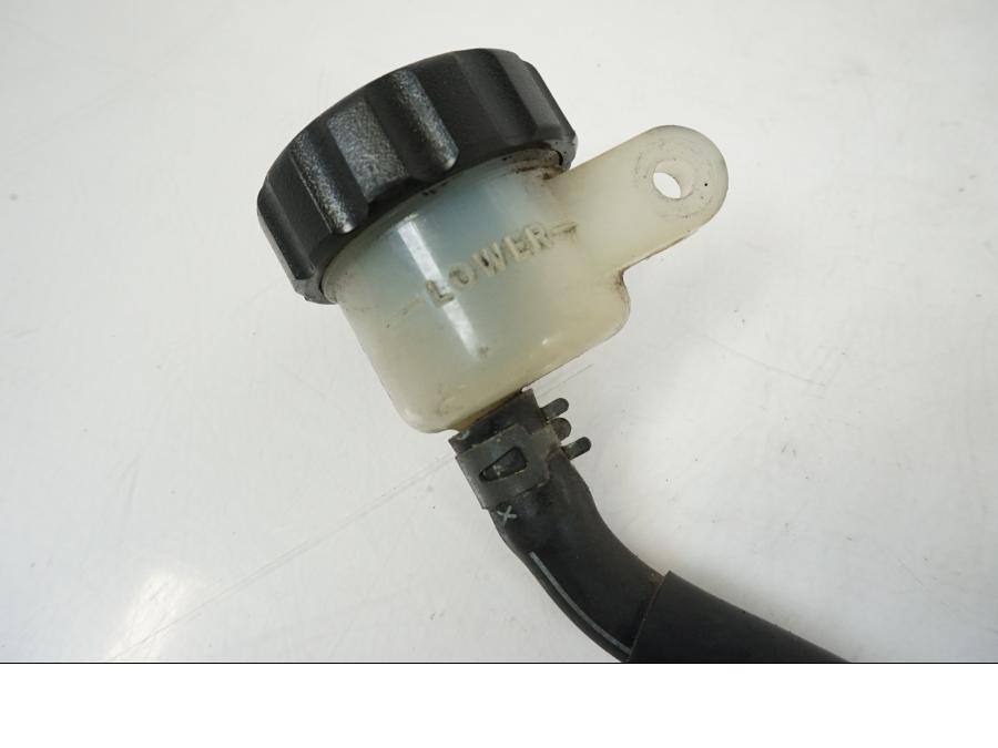 Baksidan på Bromshuvudcylinder från en Yamaha XJR 1300 -2002 motorcykel.