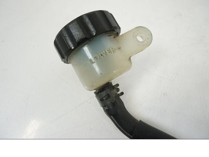 Baksidan på Bromshuvudcylinder från en Yamaha XJR 1300 -2002 motorcykel.