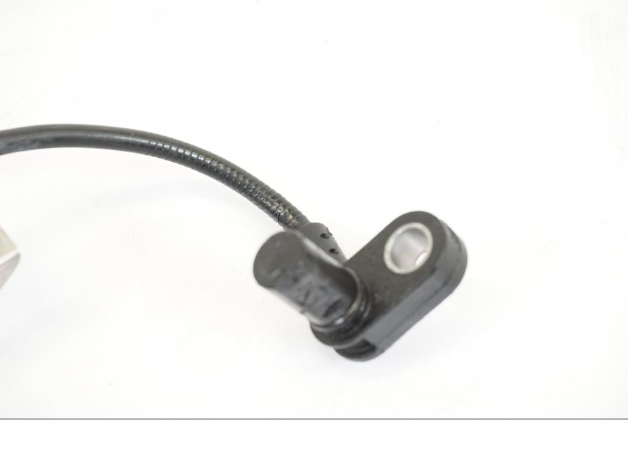 Baksidan på ABS givare från en BMW R 1250 GS -2019 motorcykel.