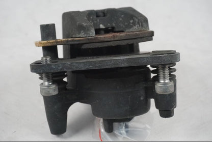 Snett nerifrån på Bromsok från en Kawasaki ER-6N ABS -2010 motorcykel.