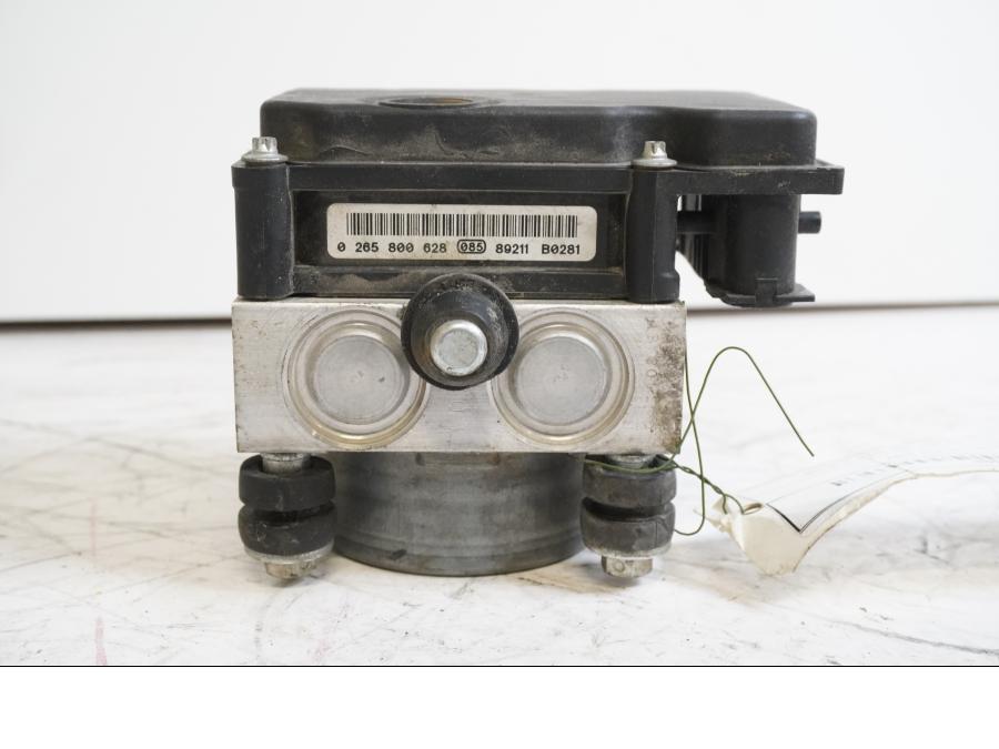 Höger sida på ABS Modulator från en BMW F 800 GS -2009 motorcykel.